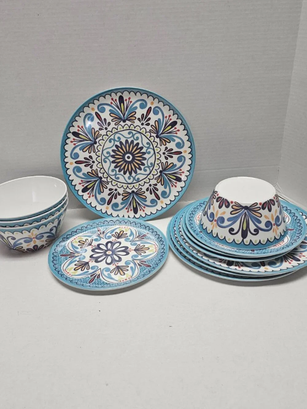 Beautiful Bzyoo Dinnerware Melamine Blues Collection Plates Bowls 12 Piece pc